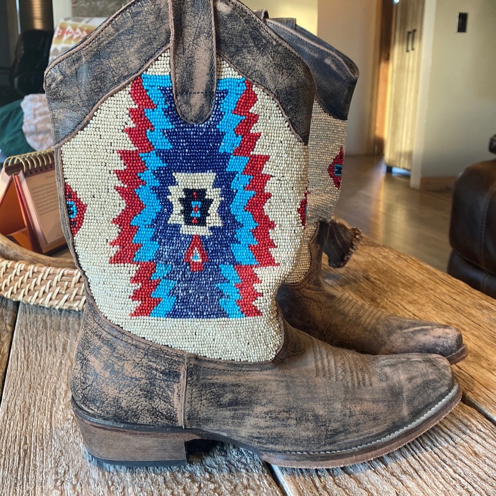 Unique beaded boots, in excellent condition!
